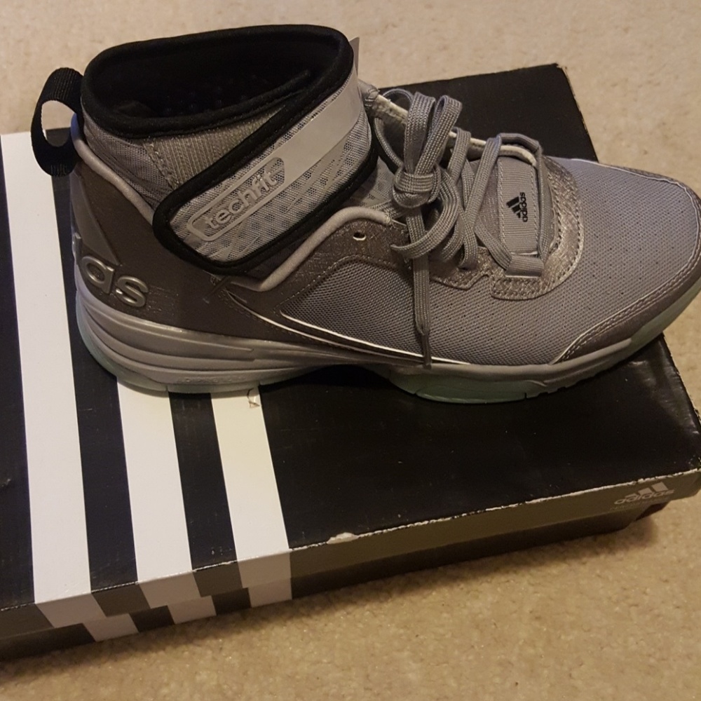 Adidas Dual threat Basketball shoes - Picture 1 of 5